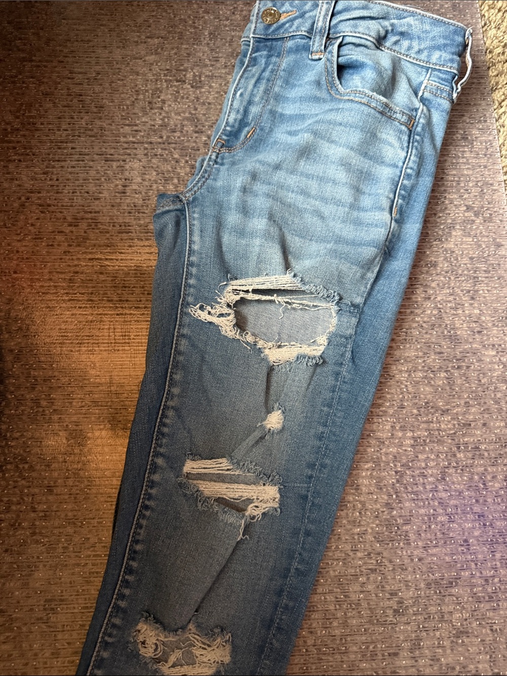 Women’s Distressed American Eagle Jeans